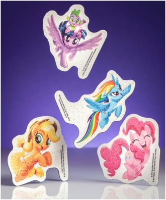 Flat magnets with glitter
HASBRO